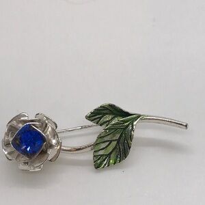 Avon flower pin beautiful blue stone